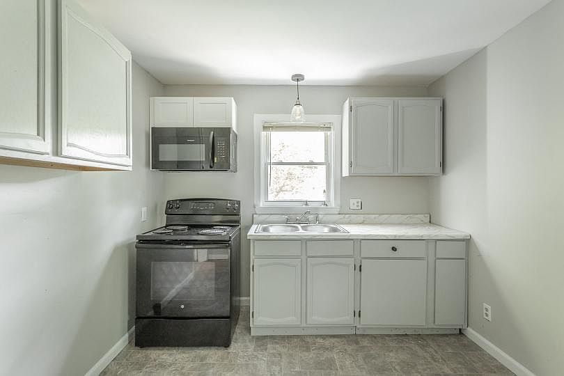 1st image of 2306 Lyndon Ave #2B-1BA-1000SQFT