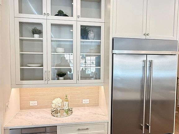 5th image of 1300 Reverdy Ln #2