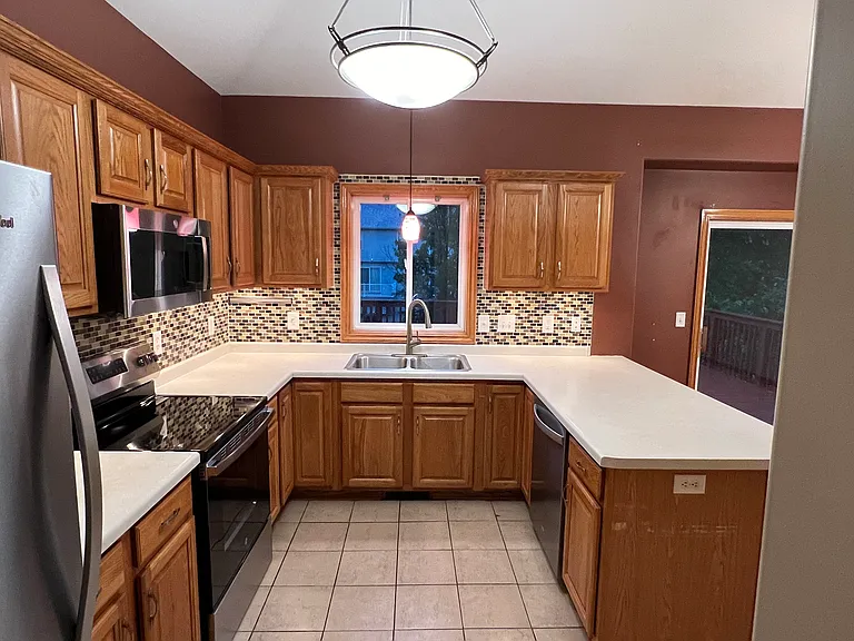 929 Plymouth Ln NW — Photo 13