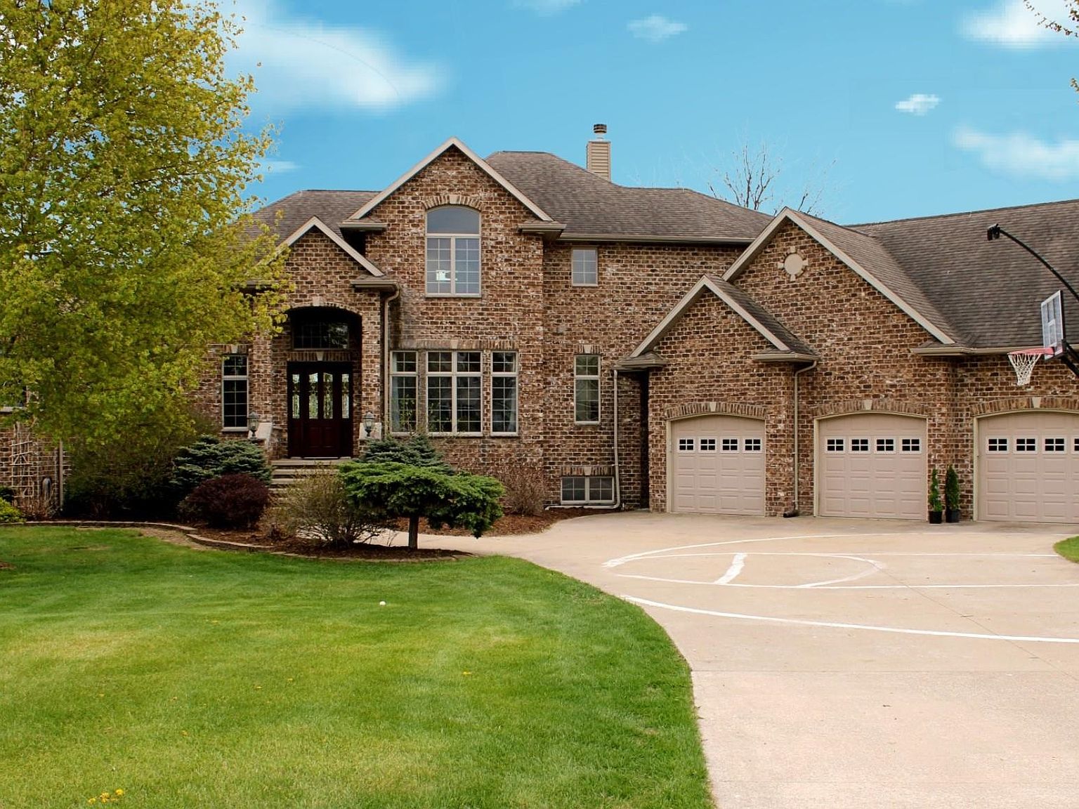 3463 Grand Meadows Xing, Neenah, WI 54956 | MLS #50325632 | Zillow