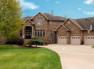 3463 Grand Meadows Xing, Neenah, WI 54956
