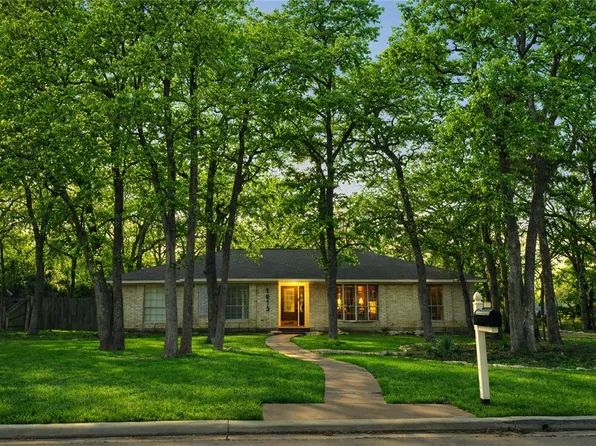 1015 Rose Cir, College Station, TX 77840