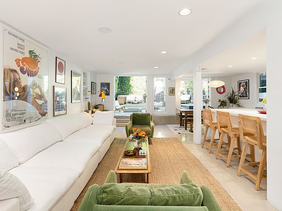4th image of 241 Windward Ave