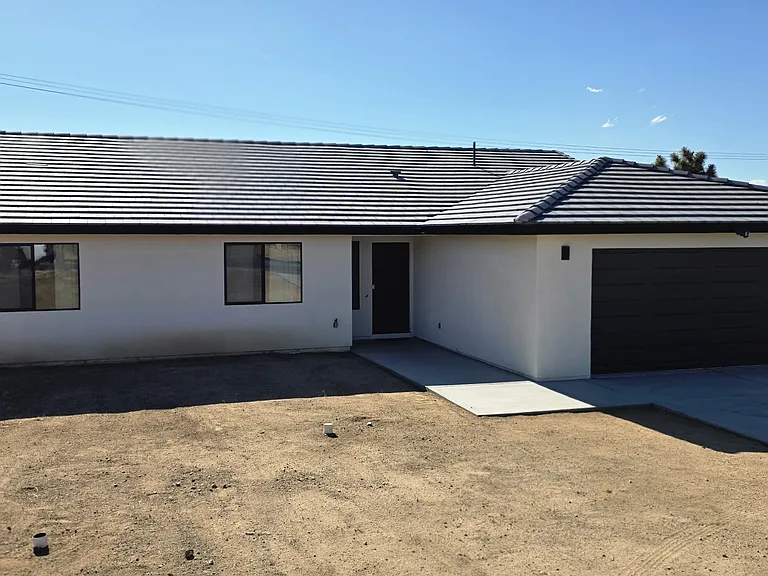 8160 Palomar Ave — Photo 16