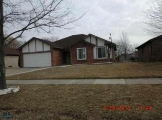 36192 Carriage Dr, Sterling Heights, MI 48310