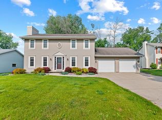 2140 Crestwood Springs Dr, Green Bay, WI 54304