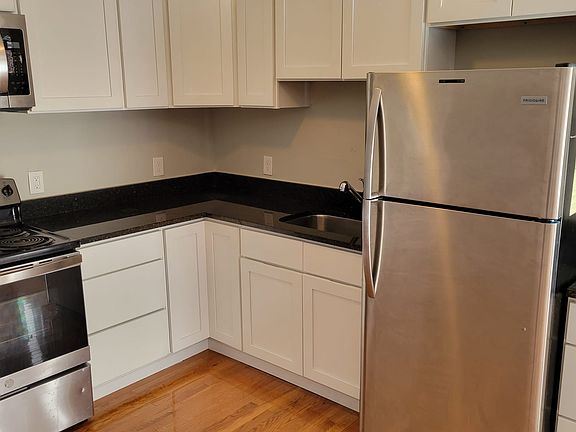 5th image of 240 Sheffield Ave #1BB