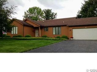 43 Briar Wood Ln, Rochester, NY 14626