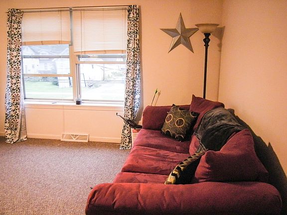 5th image of 808 W King St APT D