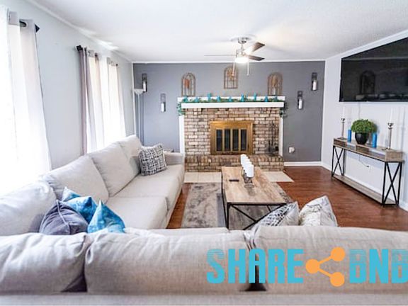 2nd image of 9108 Peach Tree Ln #9108