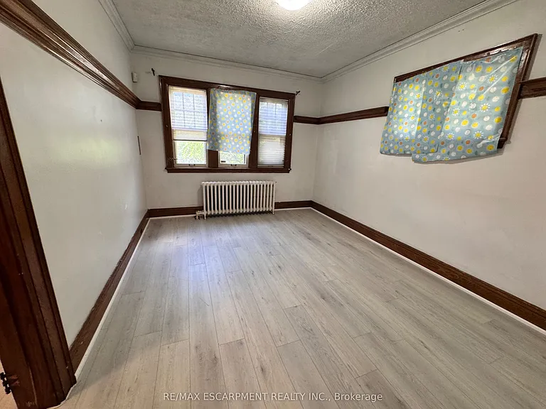 62 Plains Rd E — Photo 4