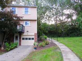 81 Quaker Ridge Dr, Akron, OH 44313