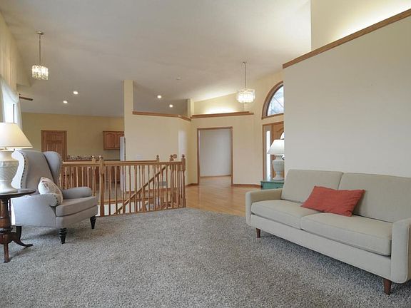 4th image of 21043 W Linwood Dr NE