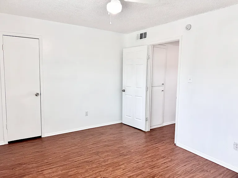 441 SW Thomas St #D — Photo 22