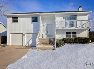 1920 Quail Ct, Woodstock, IL 60098