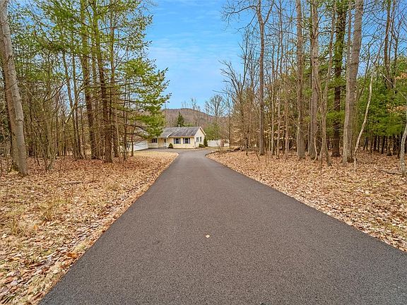 2nd image of 28 Hidden Pine Ct