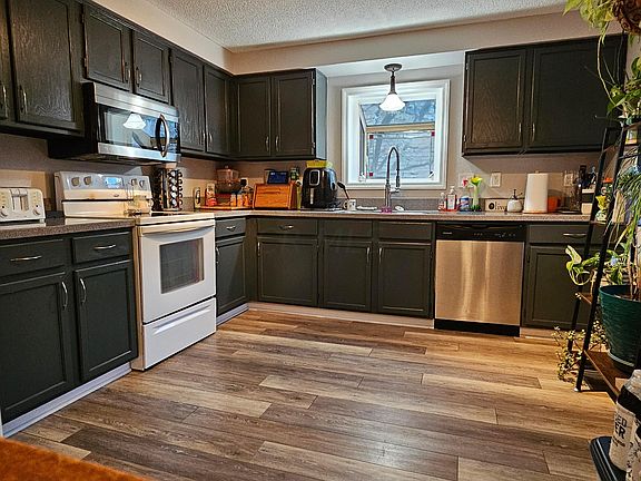 4th image of 357 Mulberry Way W