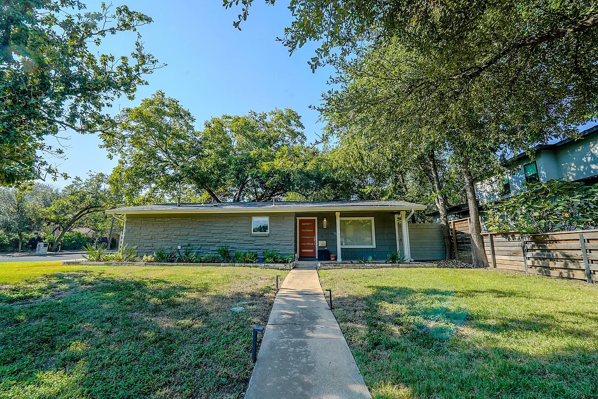 Photo 2 of 18 - 1101 Fieldcrest Dr - Austin, TX Building Photo - 1101 Fieldcrest Dr
