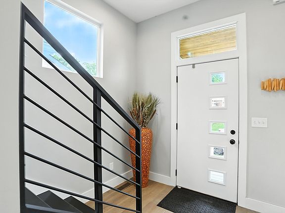 4th image of 1406 Linden St