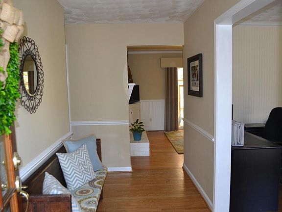 3rd image of 204 Larkin St