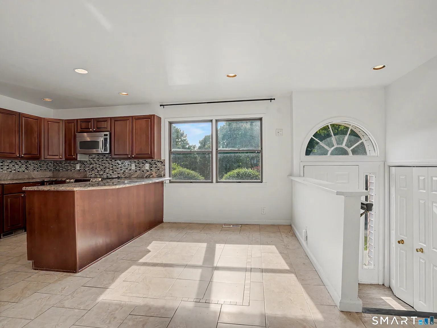 2 bed, 3.5 bath, 2354 sqft, $5,950 — Photo 3