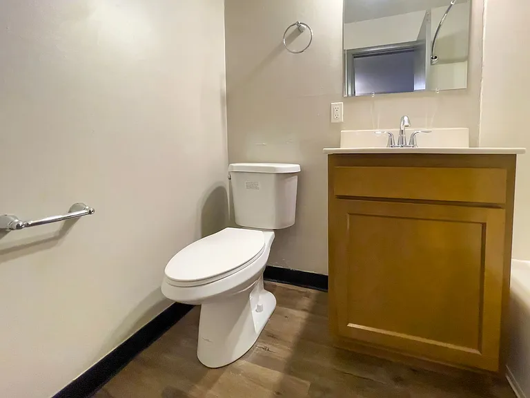 District on Oakwood - Northside Apartments — Photo 19