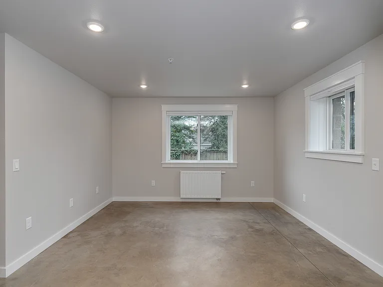 6960 SW Canyon Rd — Photo 7