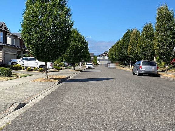 4th image of 1387 42nd St NE