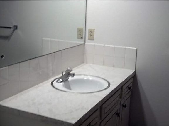 BATHROOM1 WITH SHARED SHOWER