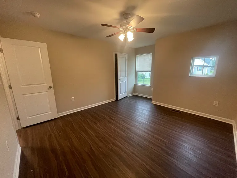 2410 Walthall Ct — Photo 12
