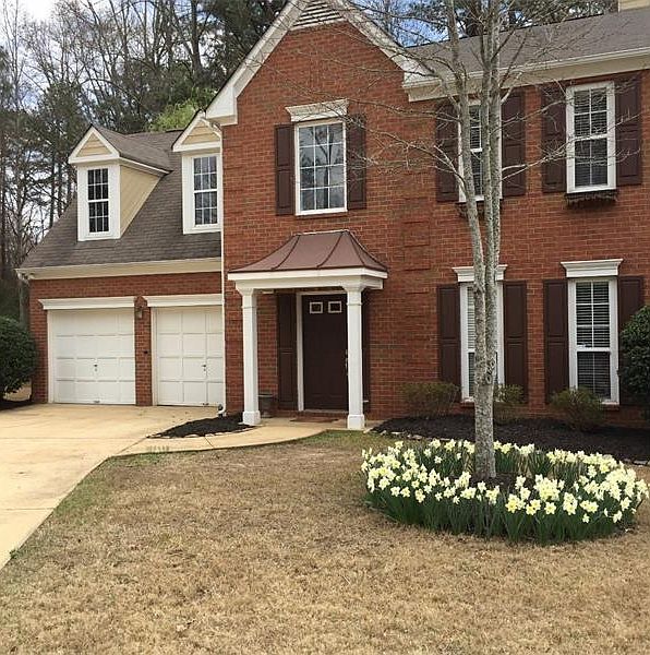 Home with Spring Daffodils