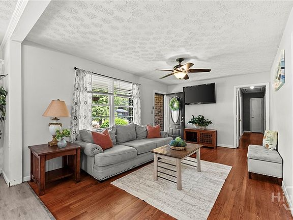 4th image of 157 Glendale Heights