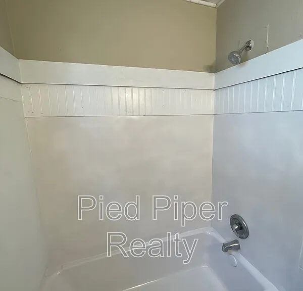 1254 S Chicago Ave — Photo 3