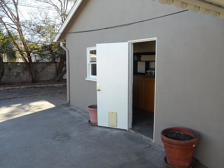 445 N Pine St — Photo 32