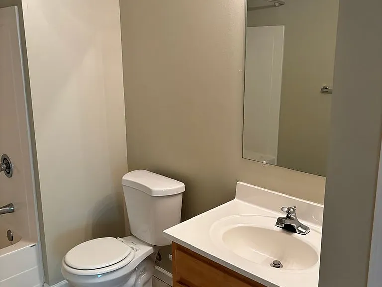 Lakepointe Apartment Homes — Photo 18