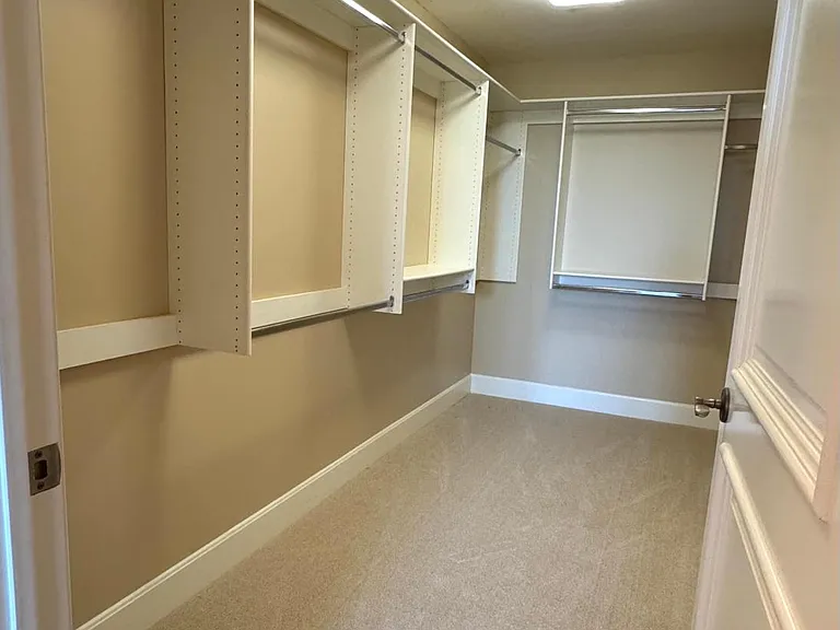 Walking closet