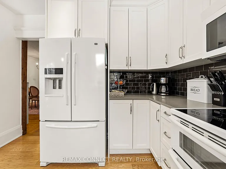 60 Woodbury Rd — Photo 20