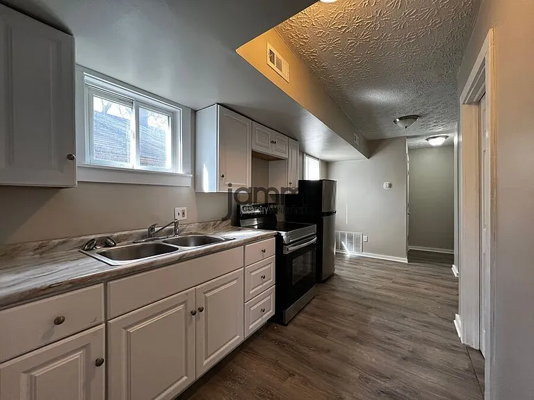 3911 Bridge Ave #B — Photo 4