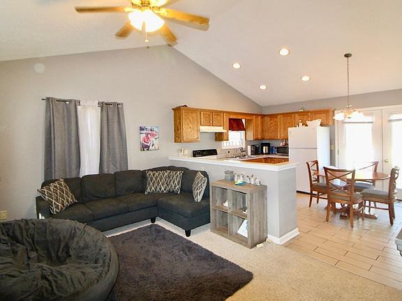 3rd image of 289 Windsong Hills Dr