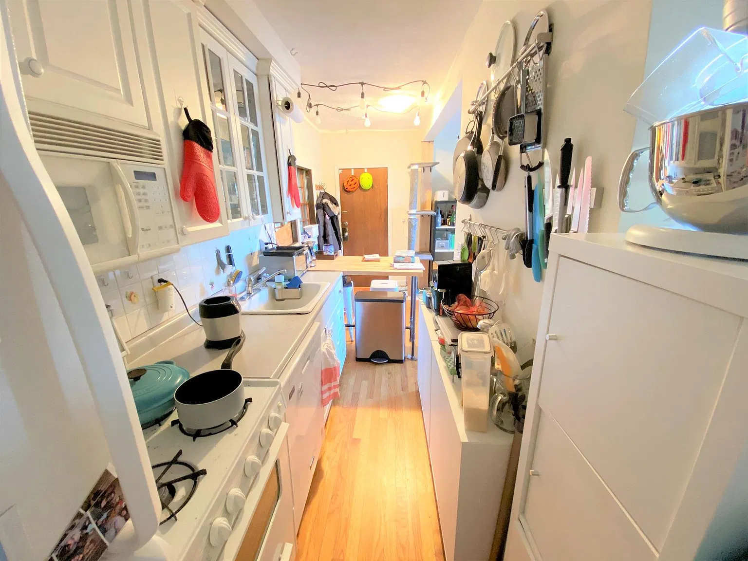 2 bed, 782 sqft, $3,200 — Photo 4