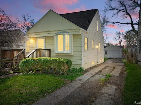 46 E Longfellow Ave, Pontiac, MI 48340
