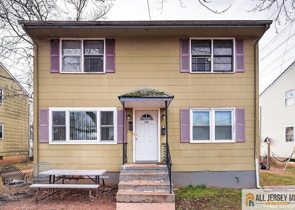 1st image of 316 Sandford St