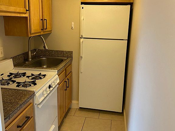 2nd image of 1417 G St #M