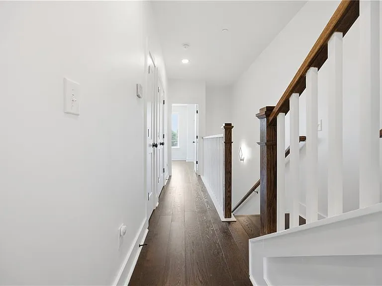 211 Bass St SW #10 — Photo 22