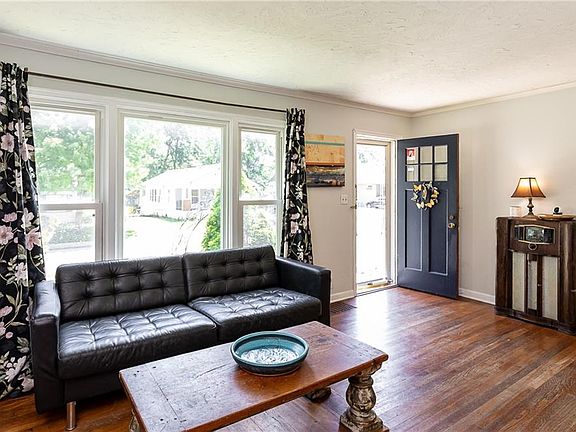 5th image of 4446 Booth St
