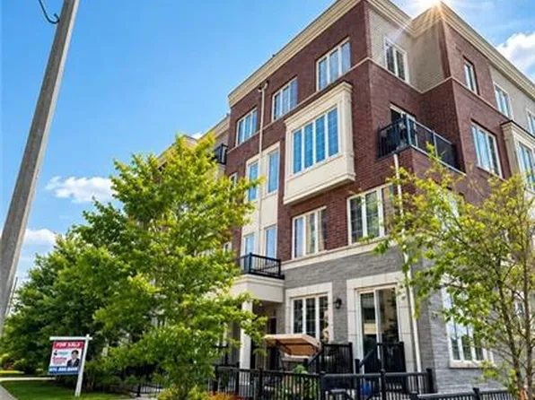 2205 Lillykin St #4, Oakville, ON L6H 0X6