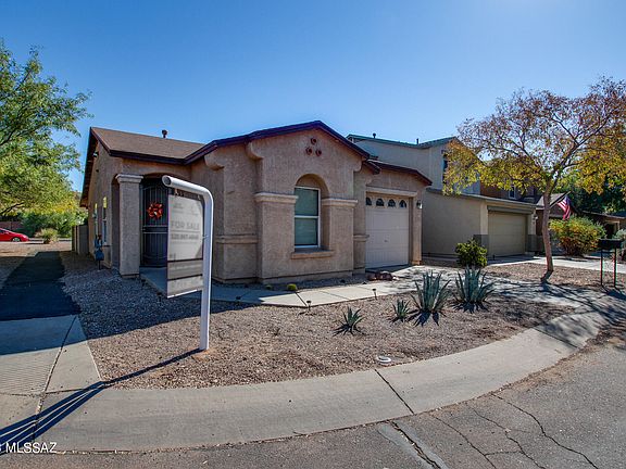 3rd image of 8440 N Placita De Los Laureles