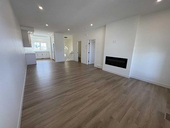 3rd image of 427 S Meadowlark Way