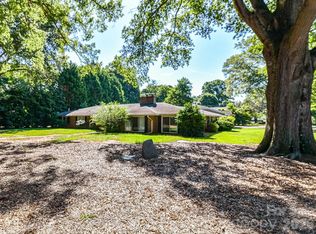 827 Lansdowne Rd, Charlotte, NC 28270