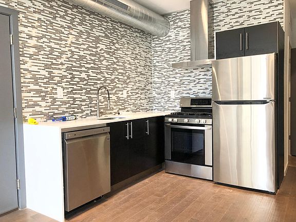 5th image of 1531 N Franklin St #200